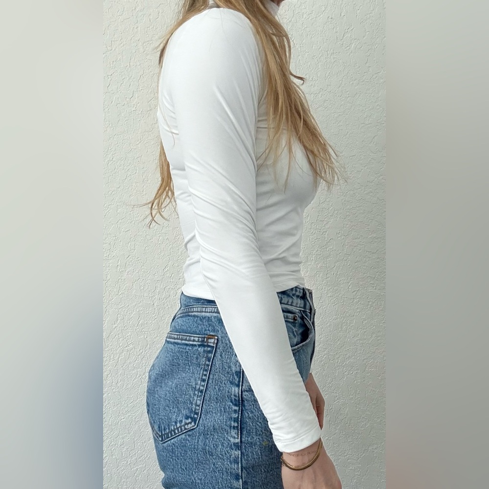 Abercrombie White Mock Neck Long Sleeve Top - Women’s Small - Picture 4 of 6